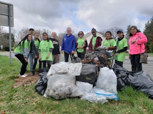 Great American Cleanup volunteers